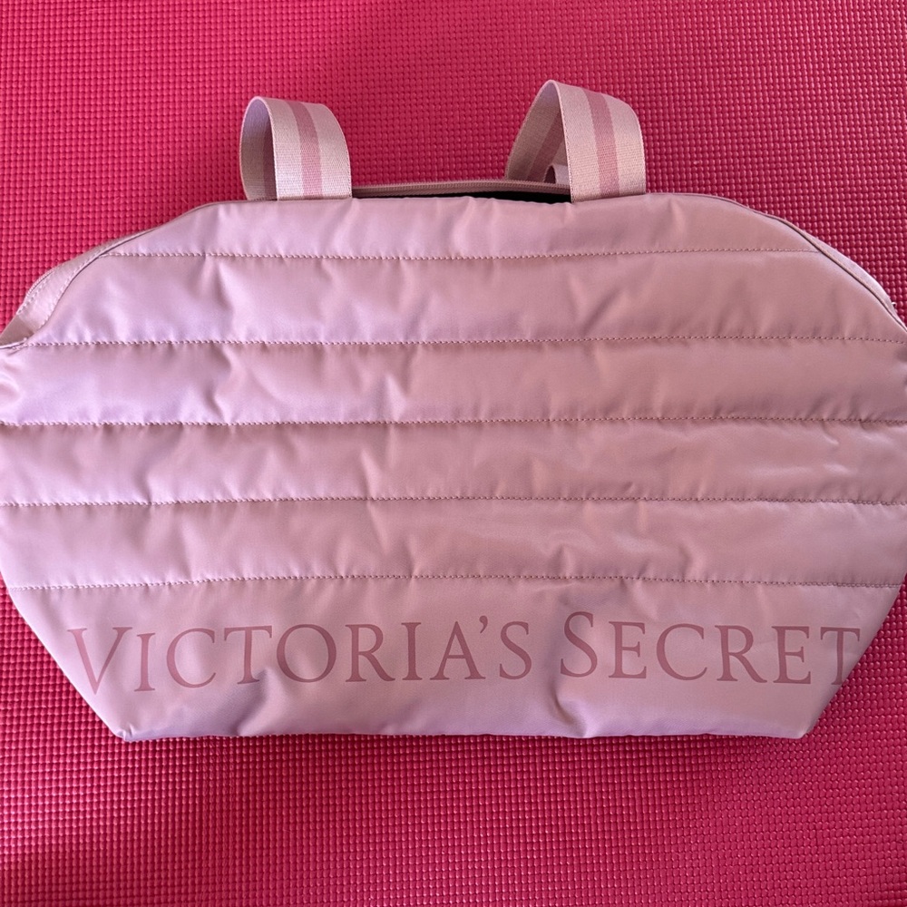 ❤️Victoria's Secret Light Pink Quilted Travel Bag